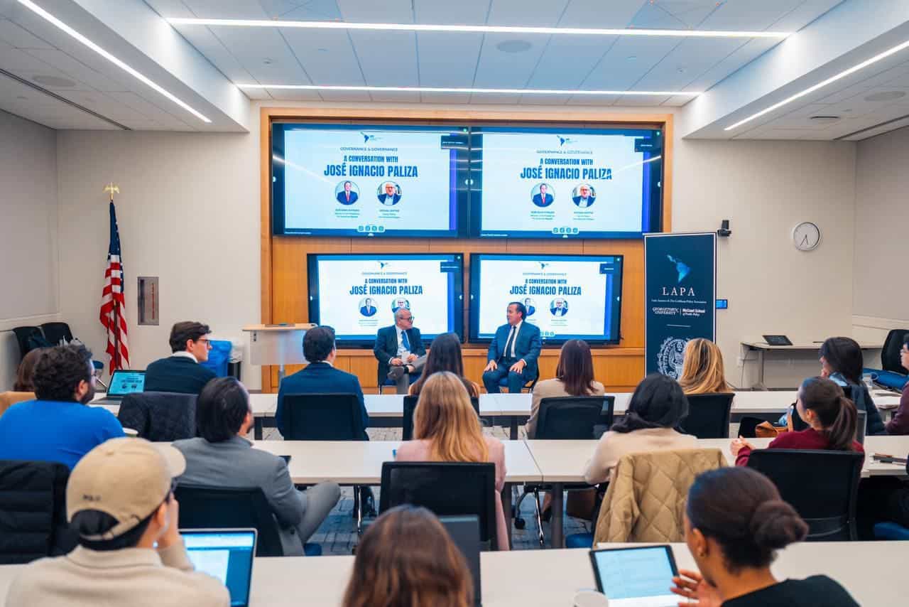 Ministro Jos&eacute; Ignacio Palizo durante su conferencia en Georgetown University.