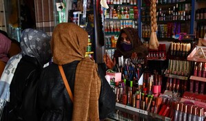 Usar menos cosméticos reduce en días el nivel de contaminantes en el cuerpo, según estudio