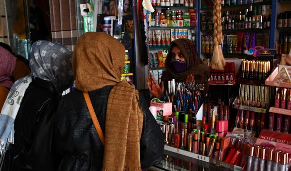 Usar menos cosm&eacute;ticos reduce en d&iacute;as el nivel de contaminantes en el cuerpo, seg&uacute;n estudio