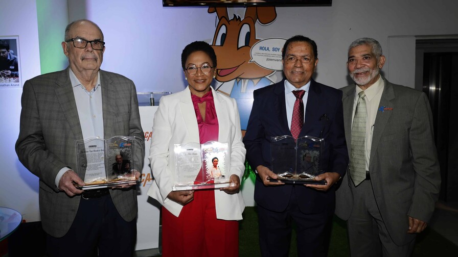 Entregan el Premio Pluma a la Excelencia Logomarca 2026 a destacadas personalidades