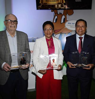 Entregan el Premio Pluma a la Excelencia Logomarca 2026 a destacadas personalidades