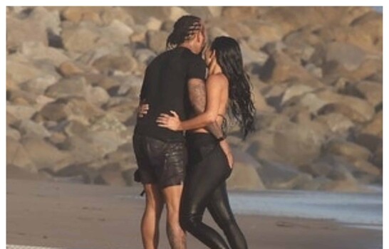 Revelan im&aacute;genes de la &iacute;ntima escapada de Kim Kardashian y Lewis Hamilton a una playa desierta