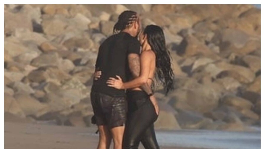 Revelan imágenes de la íntima escapada de Kim Kardashian y Lewis Hamilton a una playa desierta
