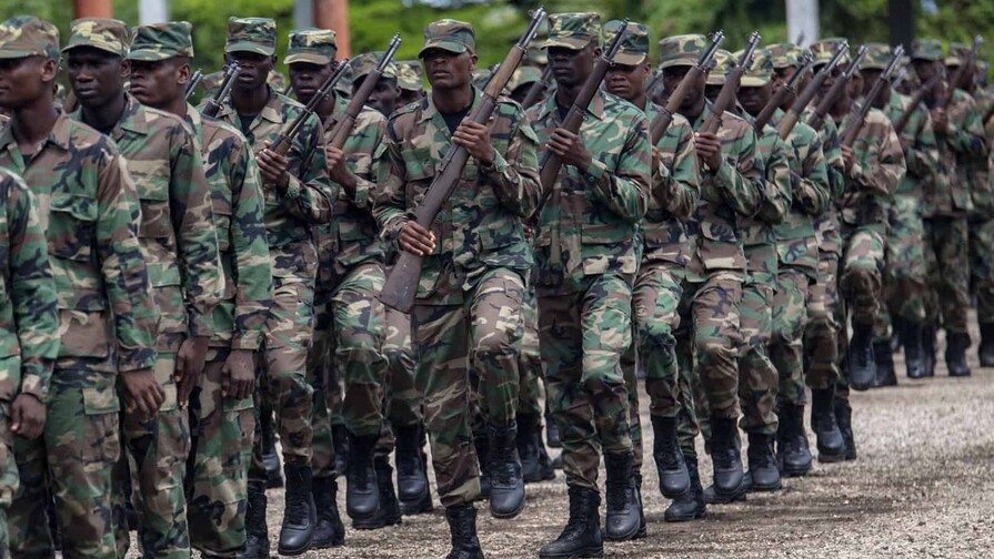 Hait&iacute; grad&uacute;a a 339 soldados para reforzar la lucha contra las bandas armadas