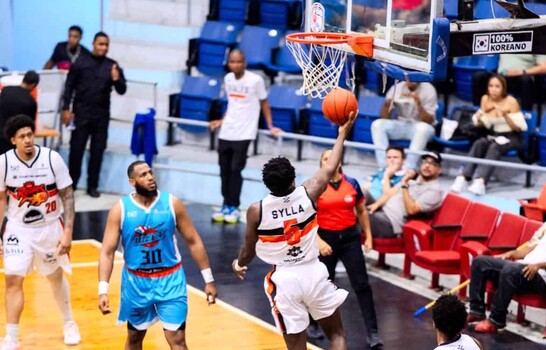 Reales y Metros logran victorias en la continuaci&oacute;n de la LNB