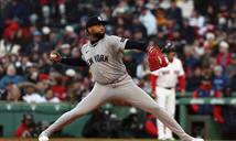 Luis Gil logr&oacute; su primer triunfo del a&ntilde;o ante los Medias Rojas de Boston