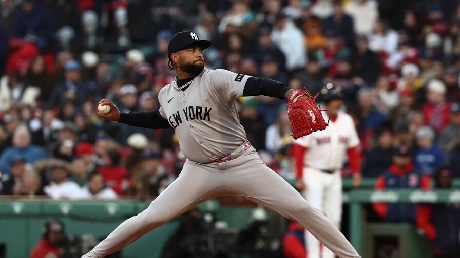 Luis Gil logró su primer triunfo del año ante los Medias Rojas de Boston