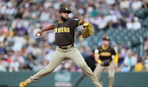 Randy V&aacute;squez brilla en la loma y gu&iacute;a el asfixiante triunfo de los Padres