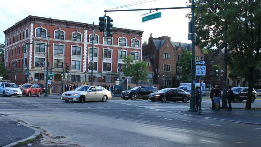 Mujer mata a su pareja a pu&ntilde;aladas en Brooklyn y huye de la escena