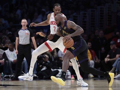 NBA: LeBron James lidera a los Lakers ante Houston