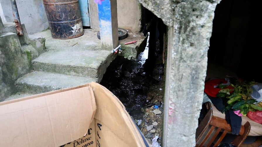 Policía entrevista a varias personas, incluidos los padres, por bebé hallada muerta Los Girasoles