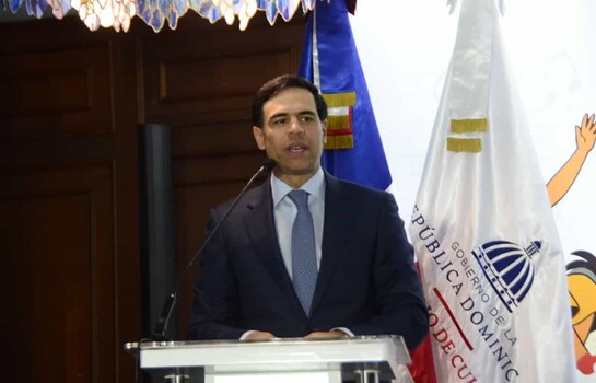 Roberto &Aacute;ngel pasa balance en el tercer d&iacute;a de la Feria Regional del Libro y la Cultura Cibao 2026