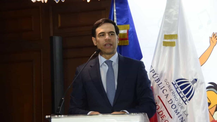 Roberto &Aacute;ngel pasa balance en el tercer d&iacute;a de la Feria Regional del Libro y la Cultura Cibao 2026