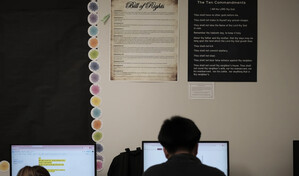 Tribunal permite a Texas exigir exhibición de los Diez Mandamientos en aulas