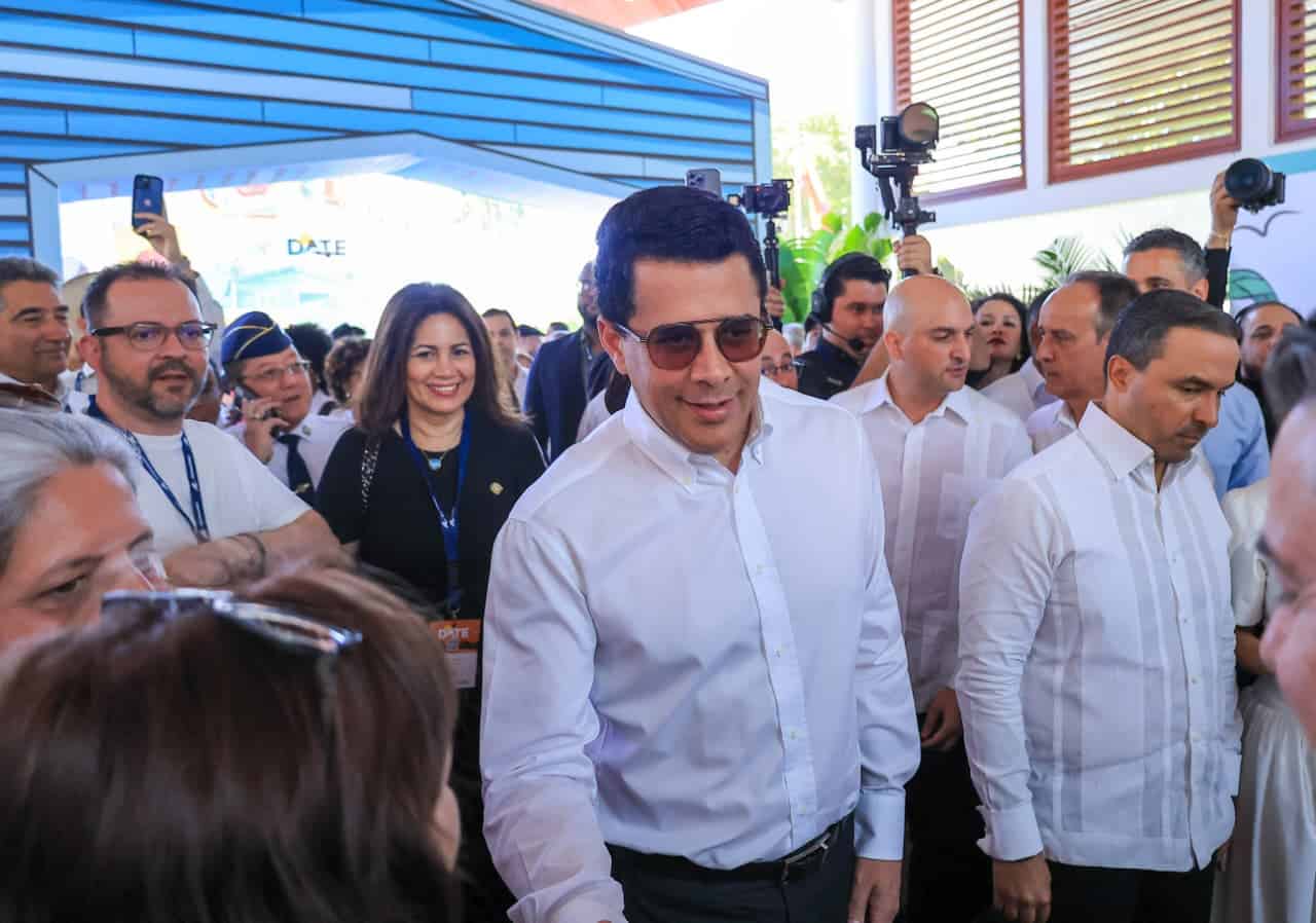 El ministro de Turismo y representantes del sector hotelero y compradores internacionales recorren los estands de la feria DATE 2026, donde se promueven destinos y ofertas tur&iacute;sticas del pa&iacute;s.