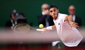 Juan Manuel Cer&uacute;ndolo y Carabelli avanzan a segunda ronda en Madrid