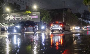 Lluvias provocan inundaciones urbanas en Santiago
