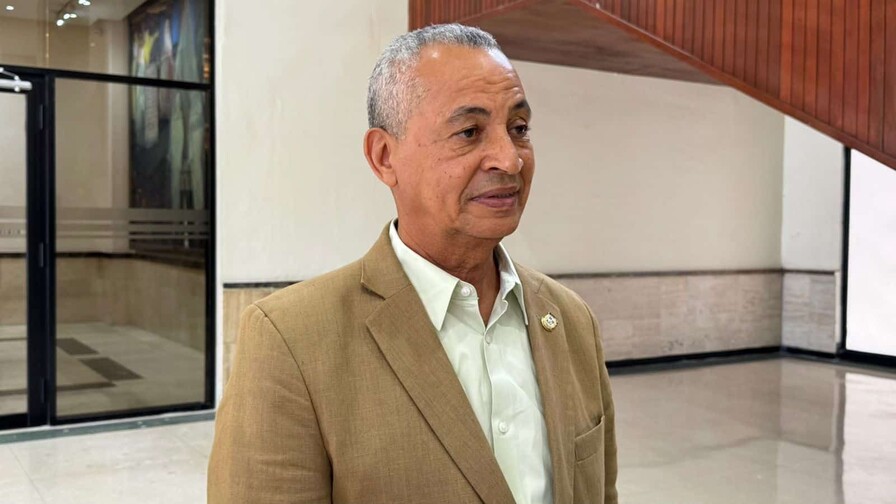 Someten proyecto de ley para entregar un veh&iacute;culo a cada legislador y eliminar exoneraciones