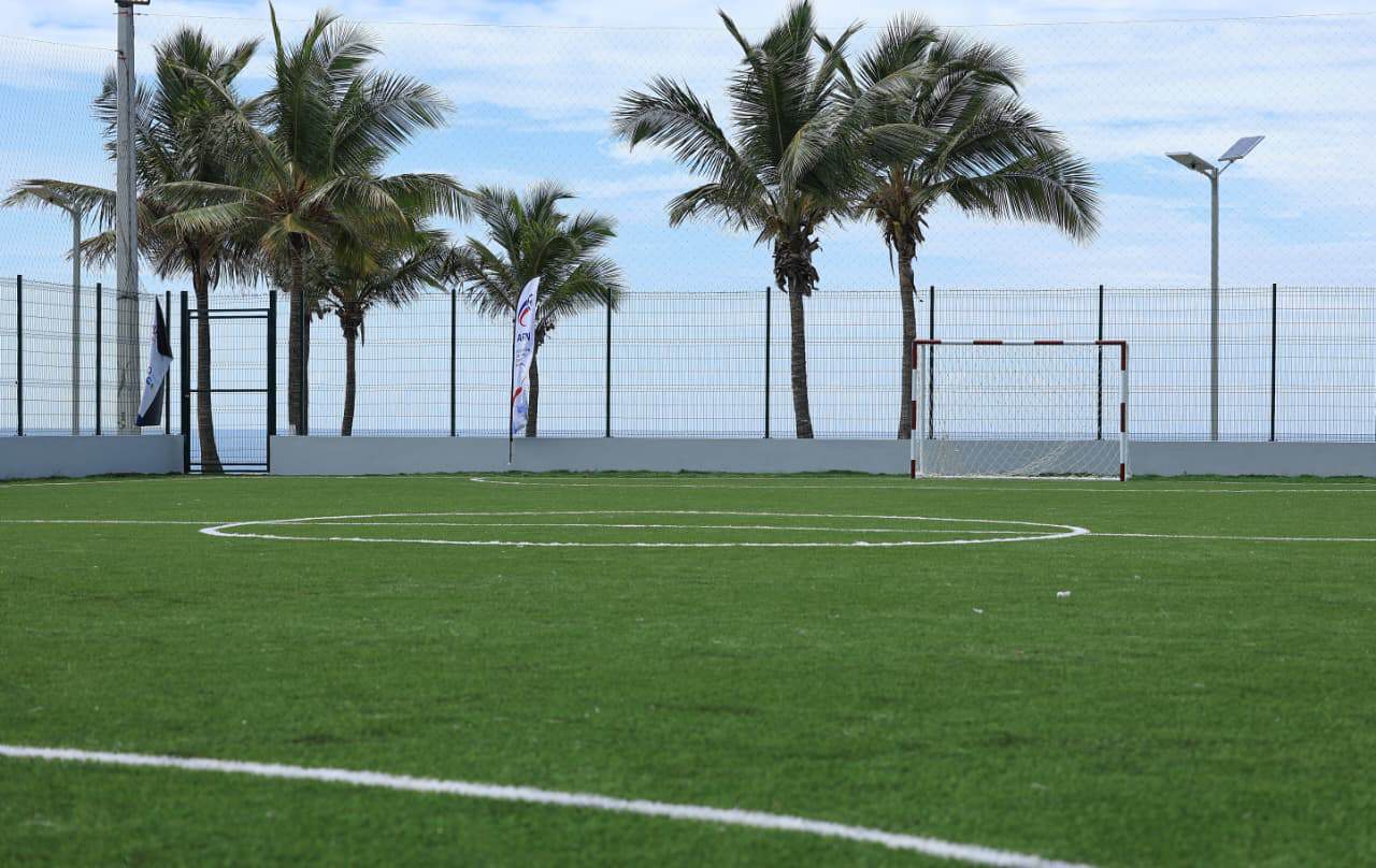 La zona de deportes que incluye canchas de voleibol de playa, baloncesto 3x3 y f&uacute;tbol siete, dise&ntilde;ada para albergar competencias internacionales y fomentar la actividad f&iacute;sica.