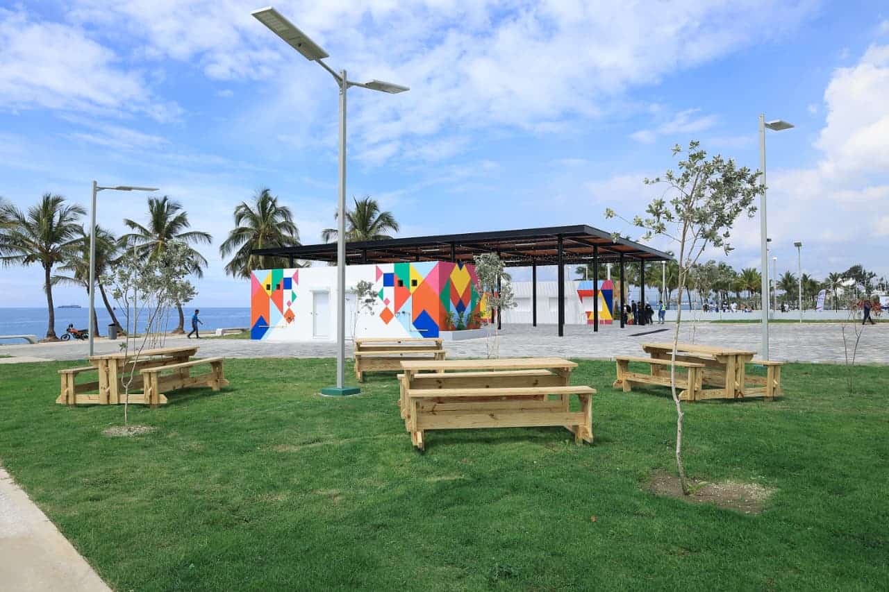 &Aacute;reas de descanso en el Malec&oacute;n Deportivo, dise&ntilde;adas para el esparcimiento y la convivencia.