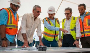 El presidente Abinader supervisa avances en la construcci&oacute;n de la avenida Rep&uacute;blica de Colombia
