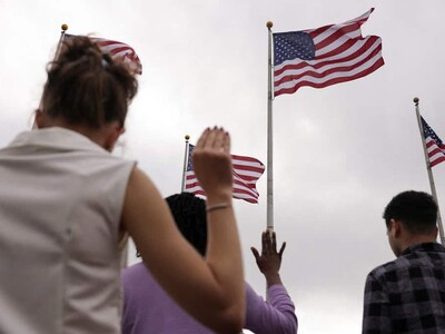 Revocarán ciudadanía de EE. UU. a 350 personas