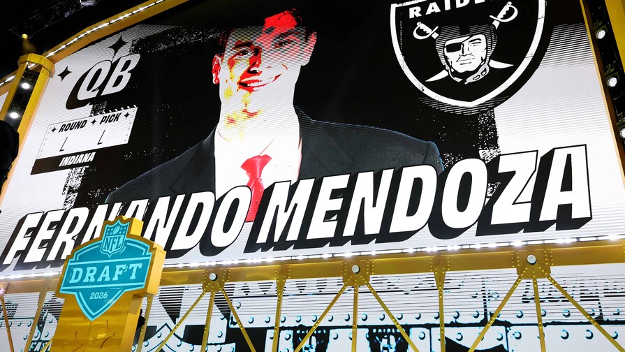 La joya latina Fernando Mendoza llega por la puerta grande a los Raiders de Brady
