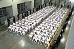 Pandilleros escuchan el relato de sus crímenes en megacárcel de El Salvador