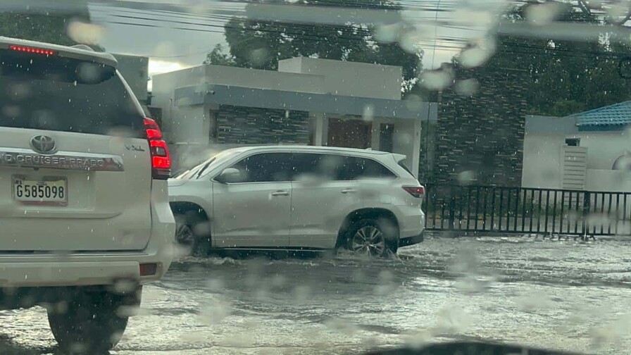 Vaguada deja da&ntilde;os en viviendas, desplazamientos y localidades incomunicadas