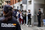 M&aacute;s de 130,000 personas solicitan su regularizaci&oacute;n en Espa&ntilde;a en primera semana de plazo