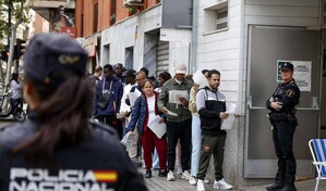 M&aacute;s de 130,000 personas solicitan su regularizaci&oacute;n en Espa&ntilde;a en primera semana de plazo