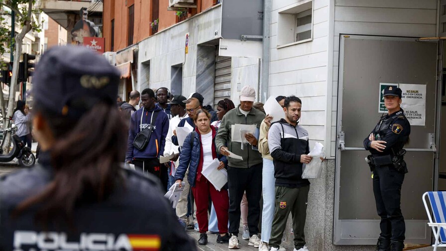 Más de 130,000 personas solicitan su regularización en España en primera semana de plazo
