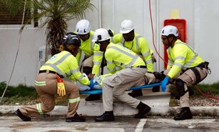 El Ministerio de Trabajo desarrolla una demostraci&oacute;n de ejercicios de brigadas de emergencia