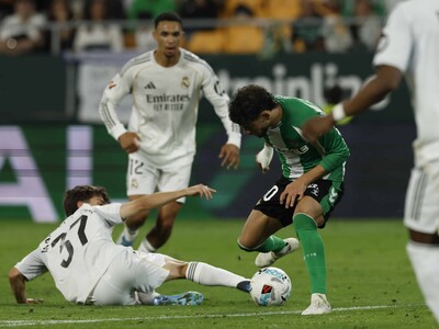 Real Madrid tropieza al empatar ante Betis, Mbappé pide el cambio