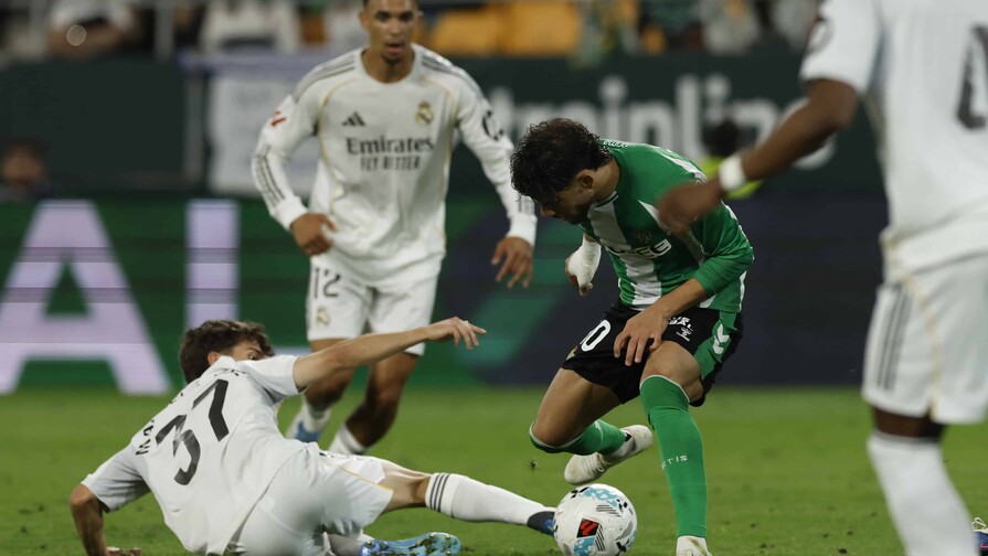 Real Madrid retrocede en sus aspiraciones al empatar ante Betis, Mbappé pide el cambio por molestias