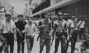 La llama de abril: memoria de una dignidad en armas