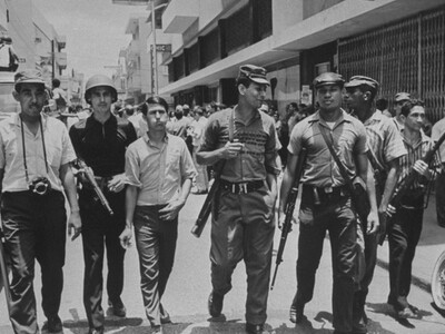 La llama de abril; memoria de una dignidad en armas