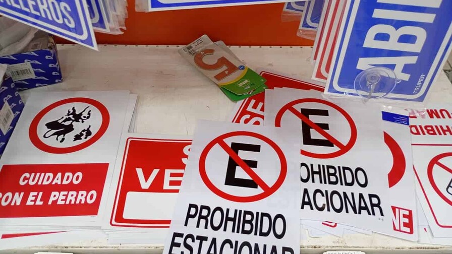 Señales de tránsito en República Dominicana: ¿quién puede colocarlas y cuándo son válidas?