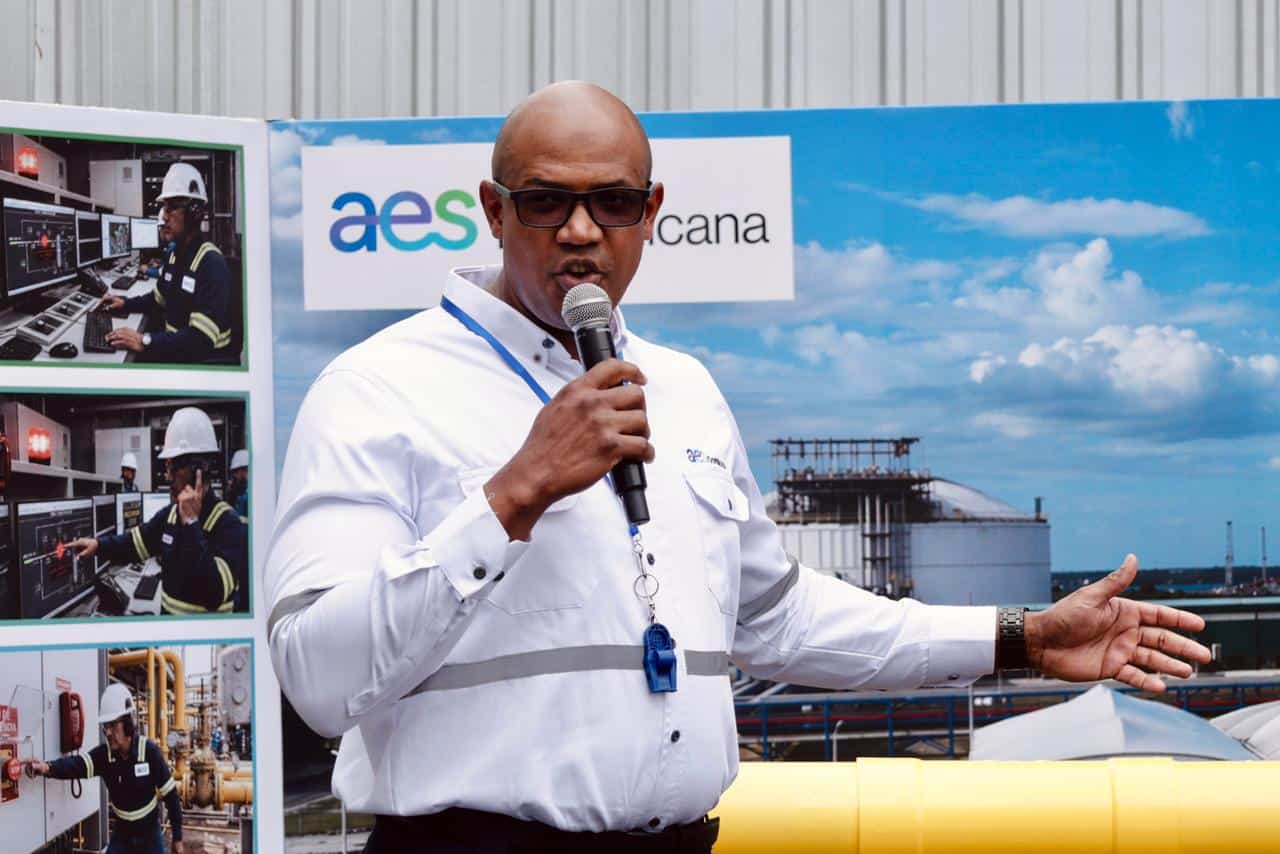 Demostración de ejercicios de brigadas de emergencia.