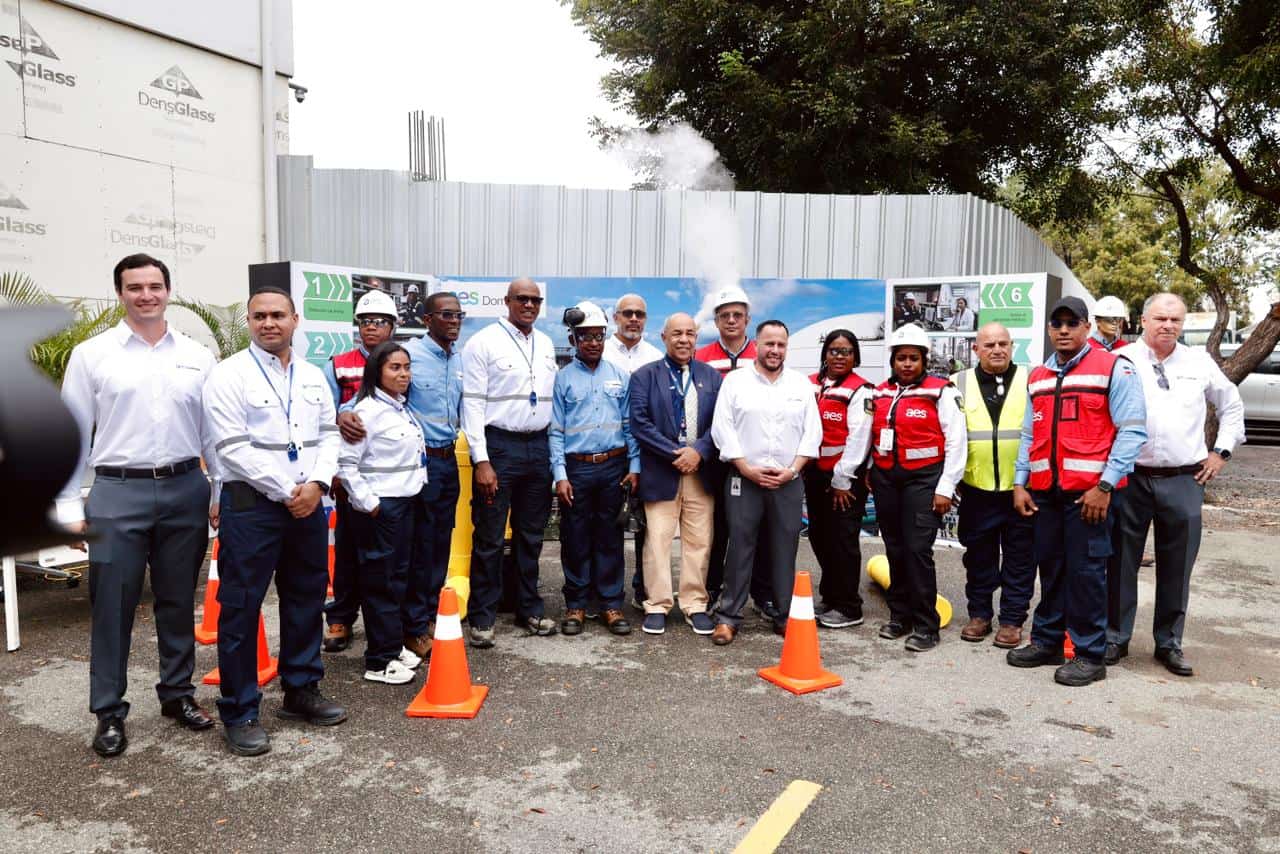 Demostración de ejercicios de brigadas de emergencia.