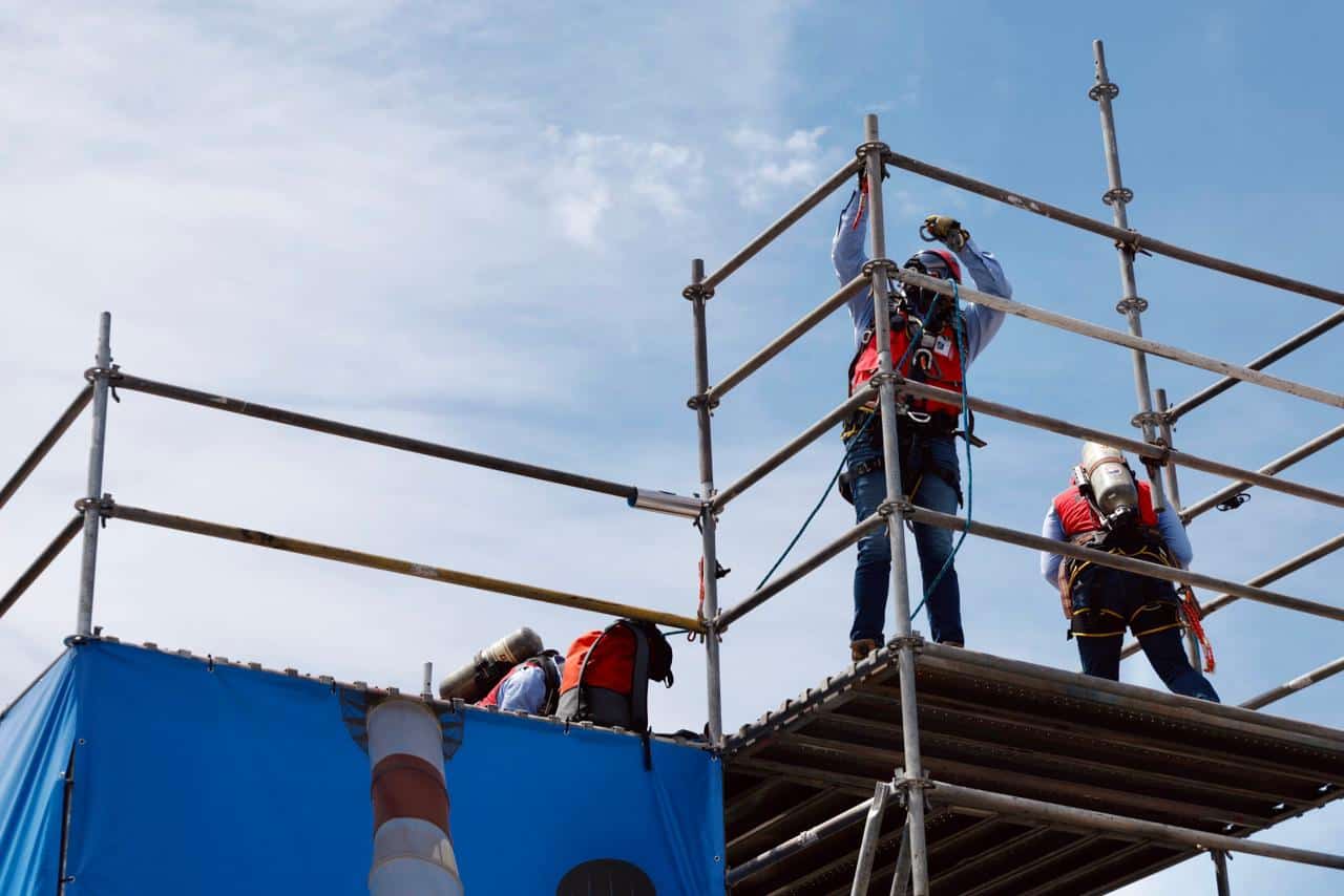 Demostración de ejercicios de brigadas de emergencia.