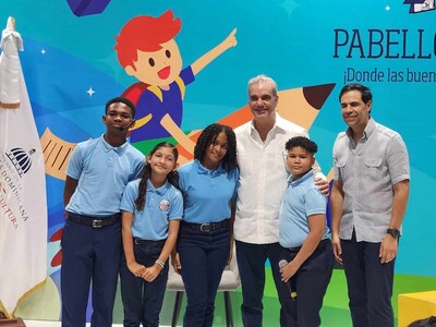 Abinader dialoga con estudiantes en Feria del Libro Cibao 2026