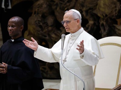 El papa León XIV pide formar el pensamiento crítico de los jóvenes