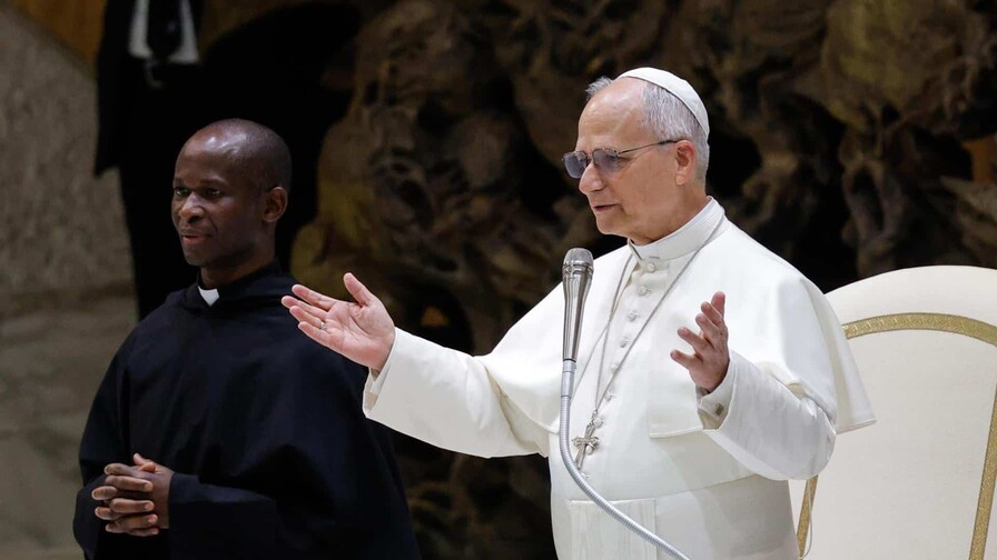 León XIV pide formar el pensamiento crítico de los jóvenes ante el asedio de estímulos