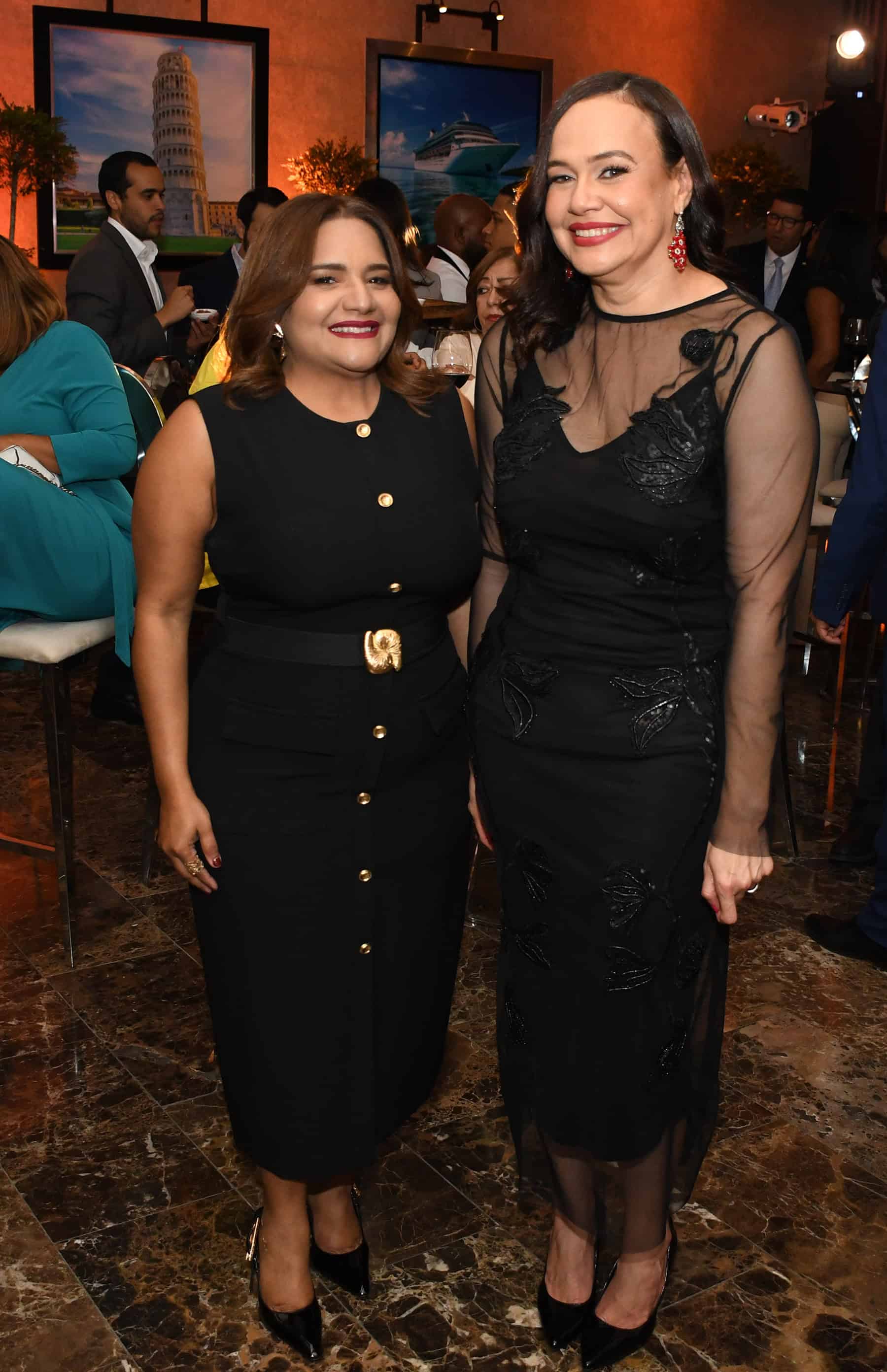 Virginia Martínez y  Yesenia Tapia.