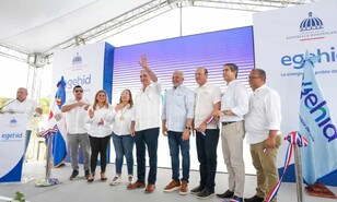 Abinader inaugura carretera Cruce de Pedregal–La Gu&aacute;zuma en Sajoma