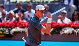 Jannik Sinner remonta ante Bonzi en su arranque en Madrid