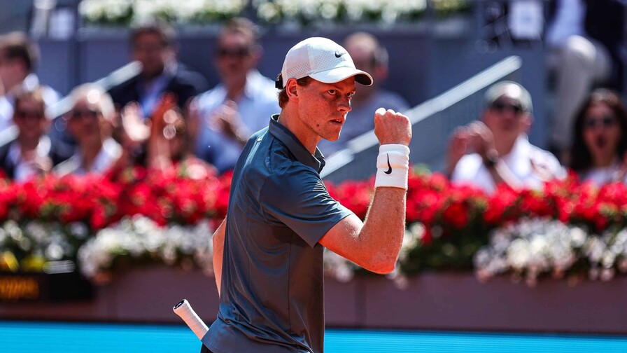 Jannik Sinner remonta ante Bonzi en su arranque en Madrid
