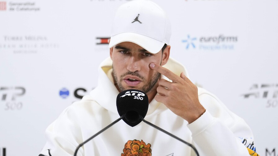 Carlos Alcaraz renuncia por lesi&oacute;n a defender su t&iacute;tulo en Roland Garros