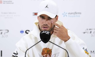 Carlos Alcaraz no competir&aacute; en Wimbledon por problemas f&iacute;sicos